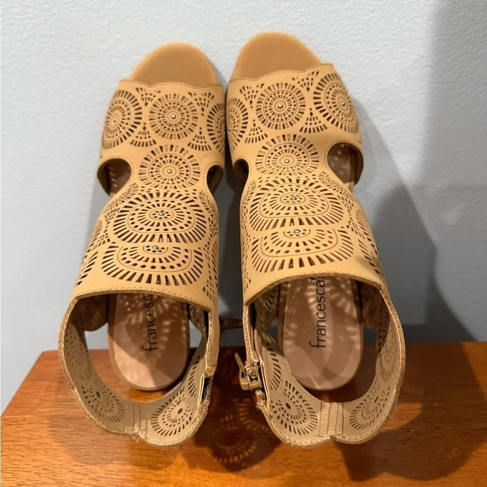 FRANCESCAS Bendetti scalloped Women's Tan Block Heel Sandals/size 6